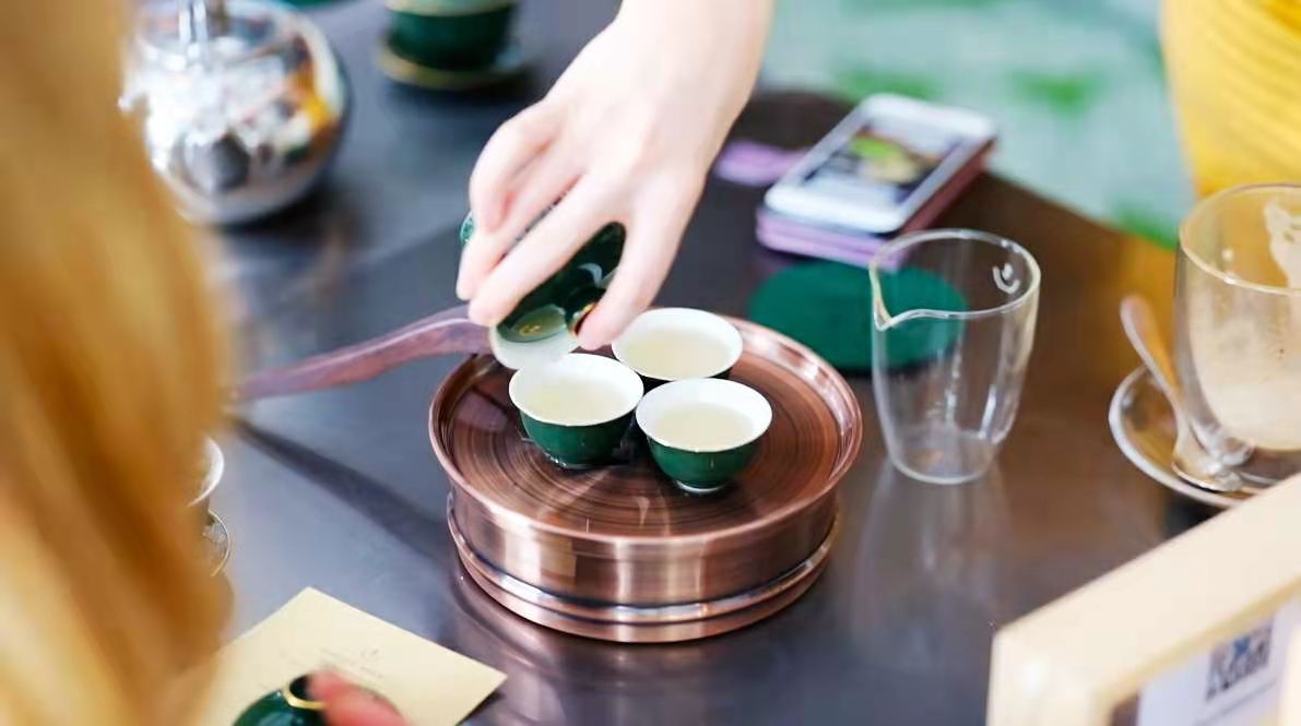 Dancing in The Dark | Moonlight White