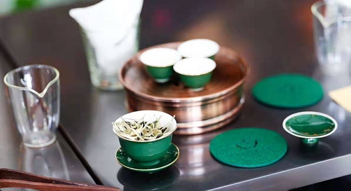 Dancing in The Dark | Moonlight White